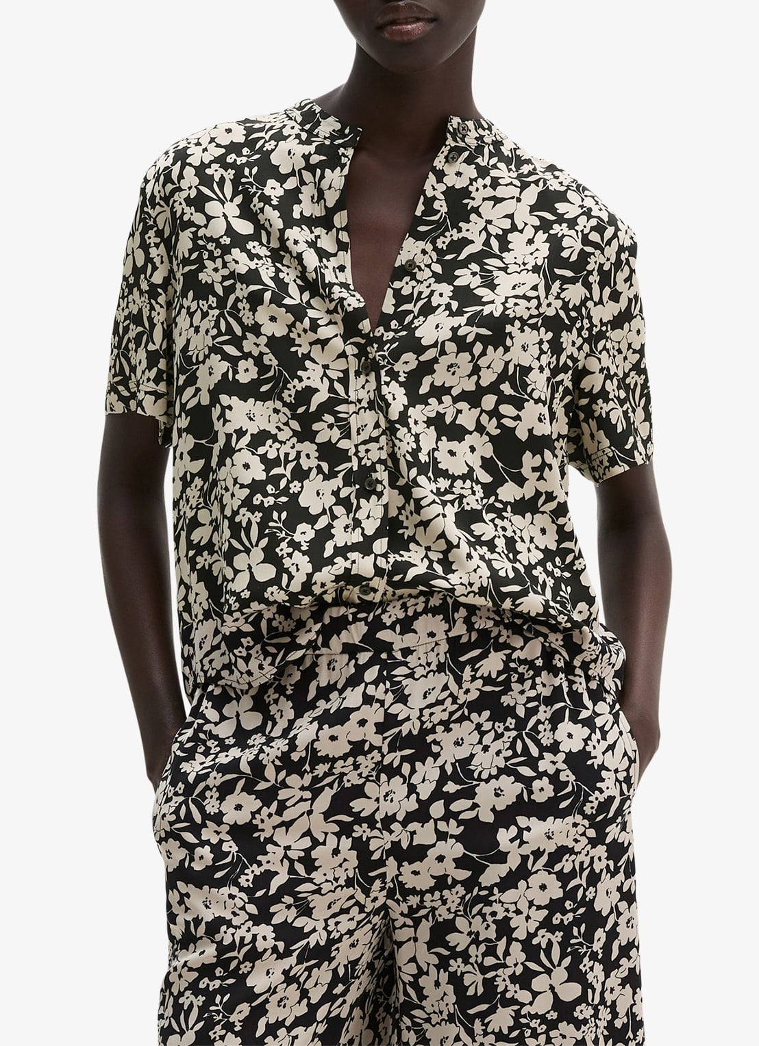 Marc O'Polo Blouse met bloemenprint - detail black_multi_04-0096 / zwart