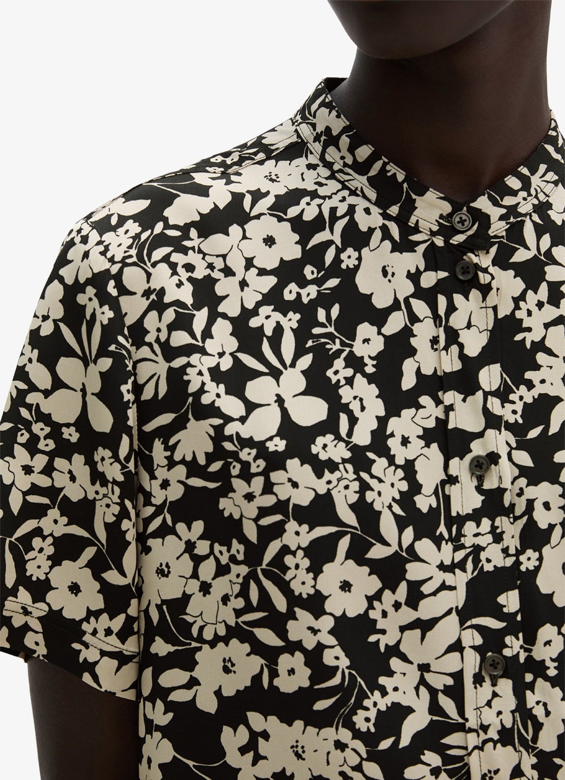 Marc O'Polo Blouse met bloemenprint - detail 2 black_multi_04-0096 / zwart