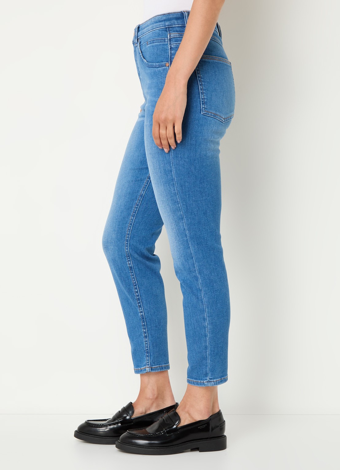 Marc O'Polo Denim Freja high waist tapered cropped jeans met medium wassing - detail 2 indigo