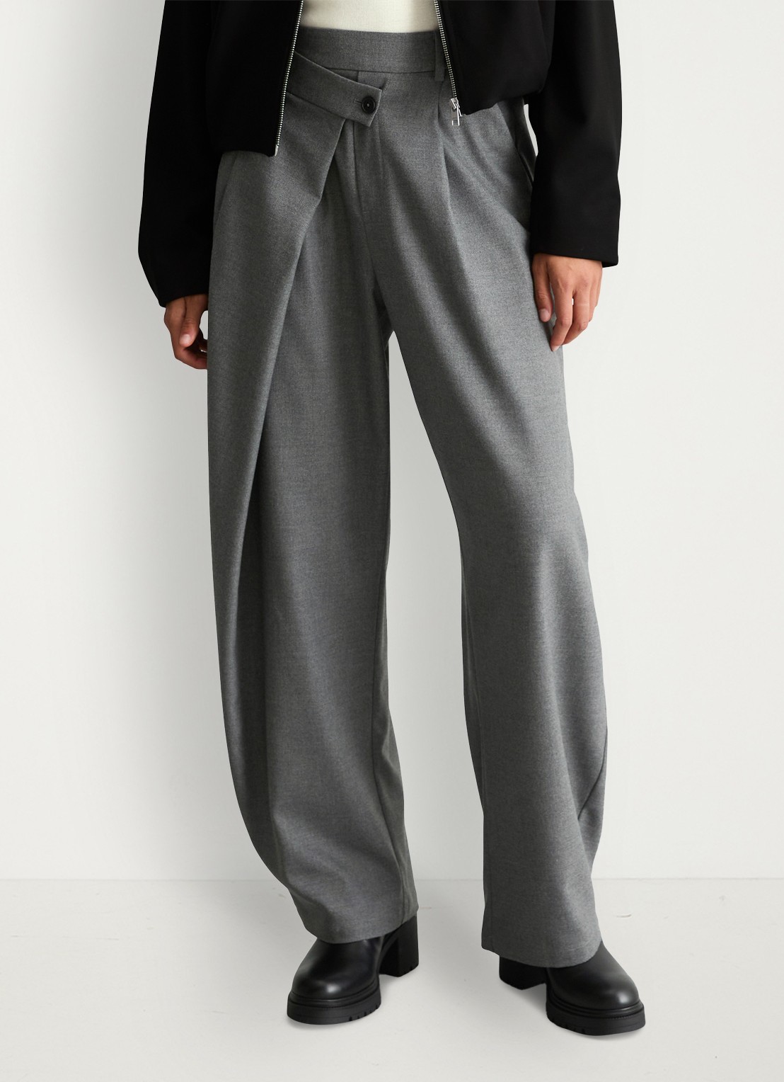 Marc O'Polo Denim High waist straight fit pantalon met plooidetail - detail 2 grijs
