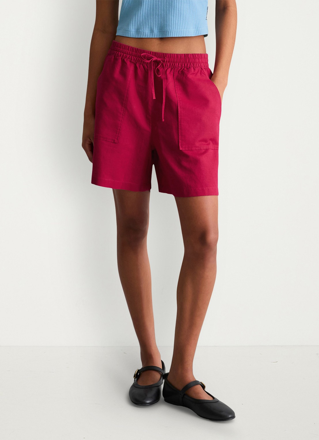 Marc O'Polo Denim High waist wide fit korte broek met steekzakken - detail 2 vivid cherry-6882 / rood