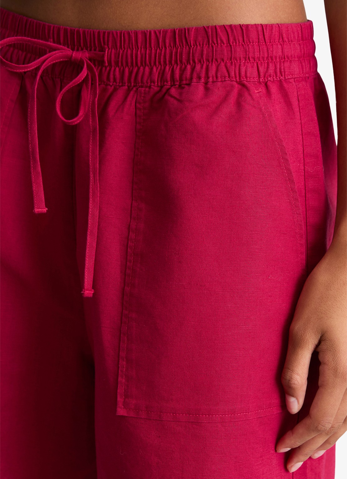 Marc O'Polo Denim High waist wide fit korte broek met steekzakken - detail 3 vivid cherry-6882 / rood