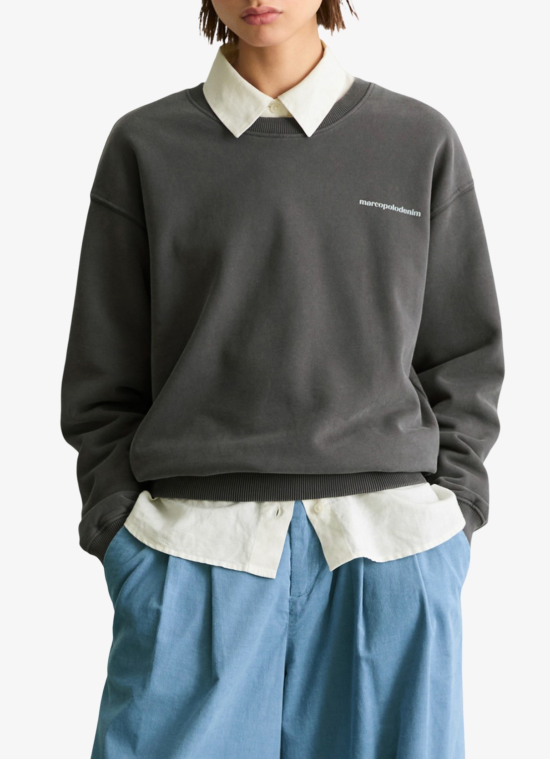 Marc O'Polo Denim Sweater met logo-en backprint - detail 3 middengrijs