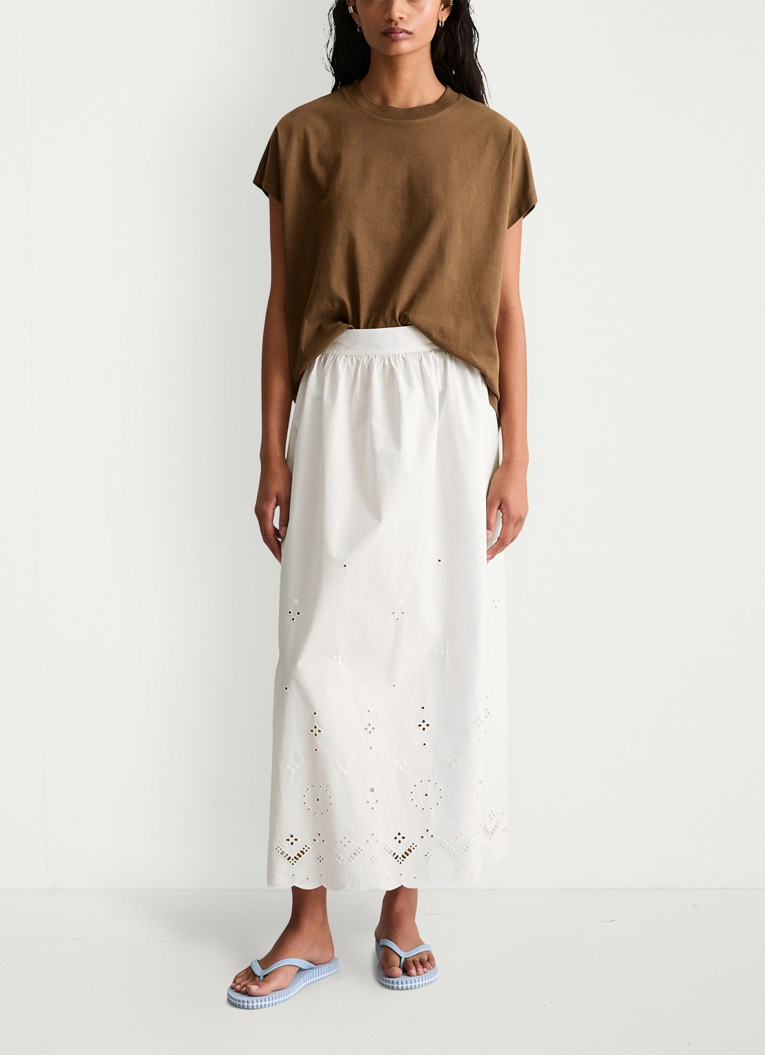 Marc O'Polo Denim T-shirt met ronde hals - voorkant 3 umbra brown-1624 / bruin