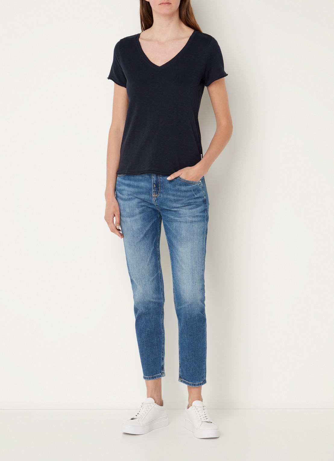 Marc O'Polo Denim T-shirt met V-hals - voorkant 2 blauw