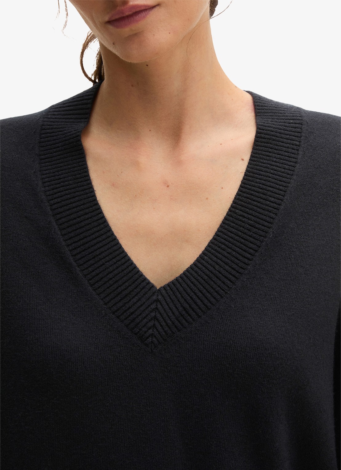 Marc O'Polo Fijngebreide pullover in scheelwolblend met V-hals - detail 2 black / zwart