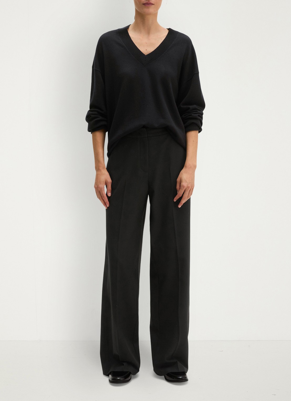 Marc O'Polo Fijngebreide pullover in scheelwolblend met V-hals - voorkant 5 black / zwart