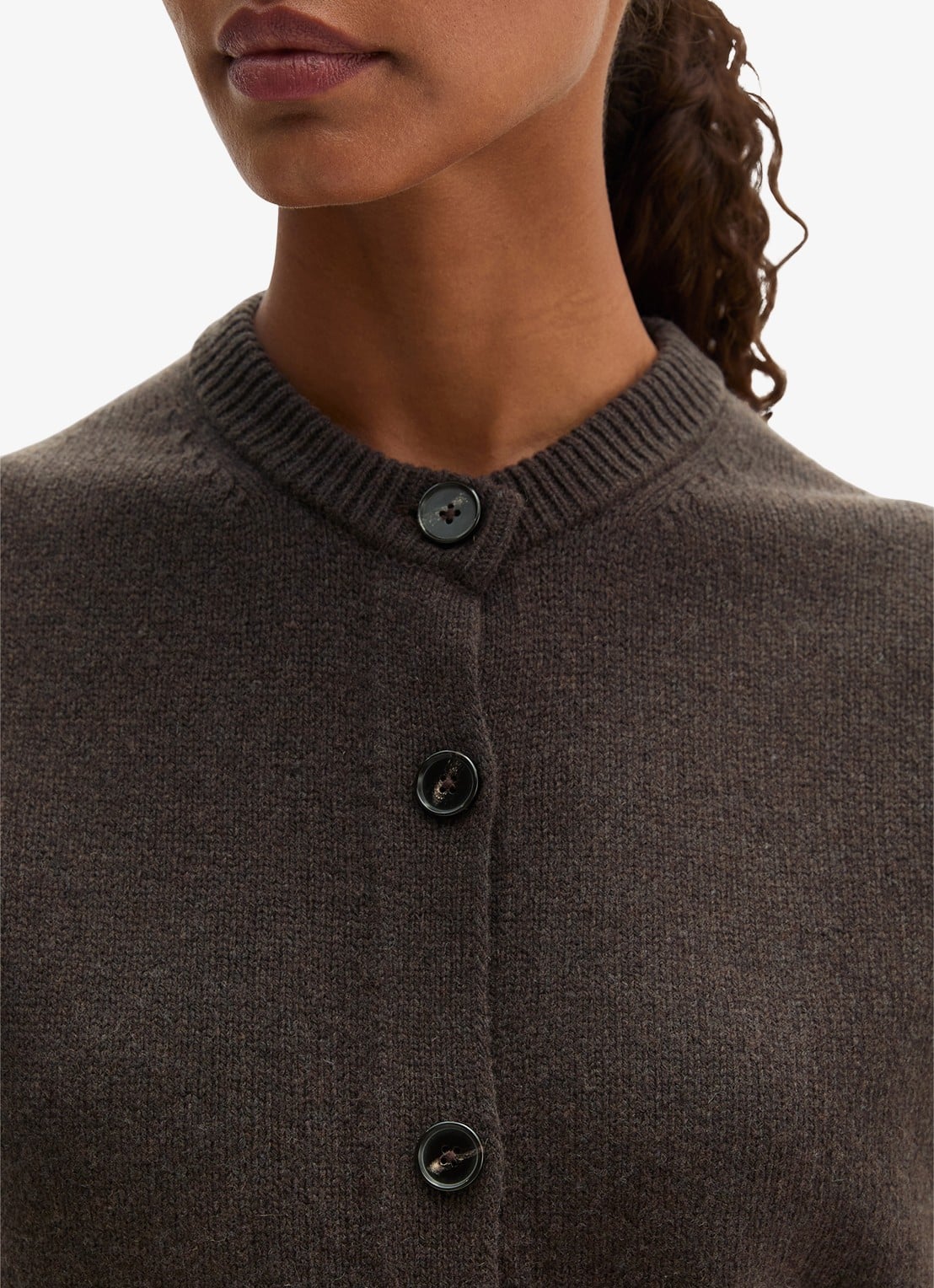 Marc O'Polo Fijngebreide spencer in wolblend  - detail 2 donkerbruin