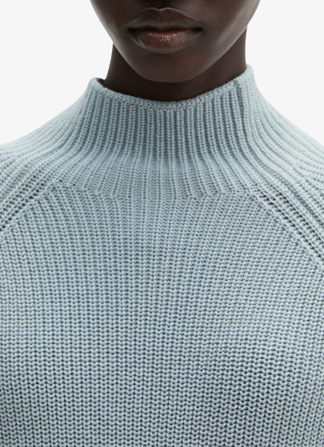 Marc O'Polo Grofgebreide trui met opstaande kraag - detail 2 glacial blue / blauw