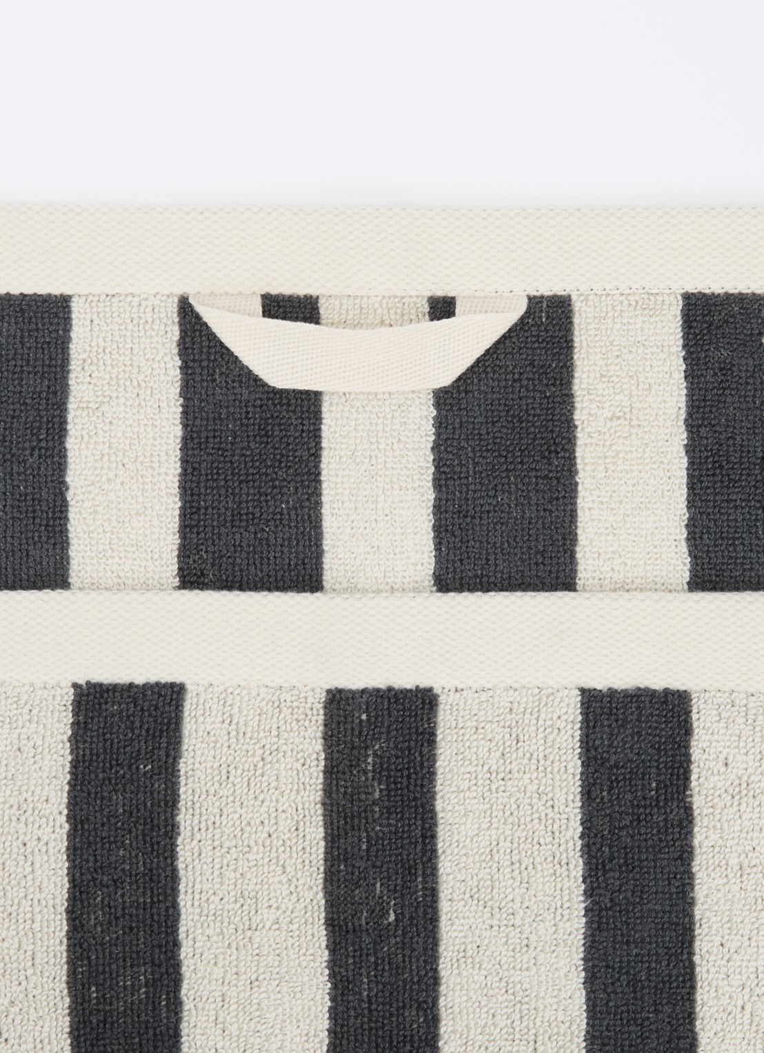 Marc O'Polo Heritage gastendoek 30 x 50 cm - detail antraciet