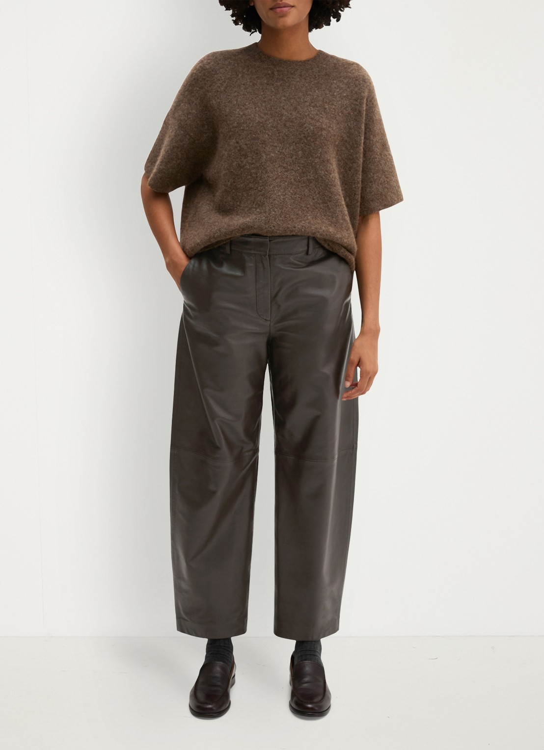 Marc O'Polo High waist balloon fit broek van leer - voorkant 4 donkerbruin