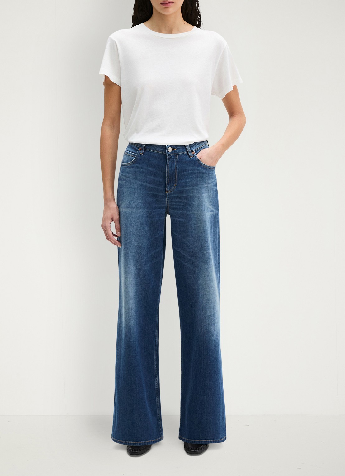 Marc O'Polo High waist wide fit jeans met medium wassing  - voorkant 2 indigo
