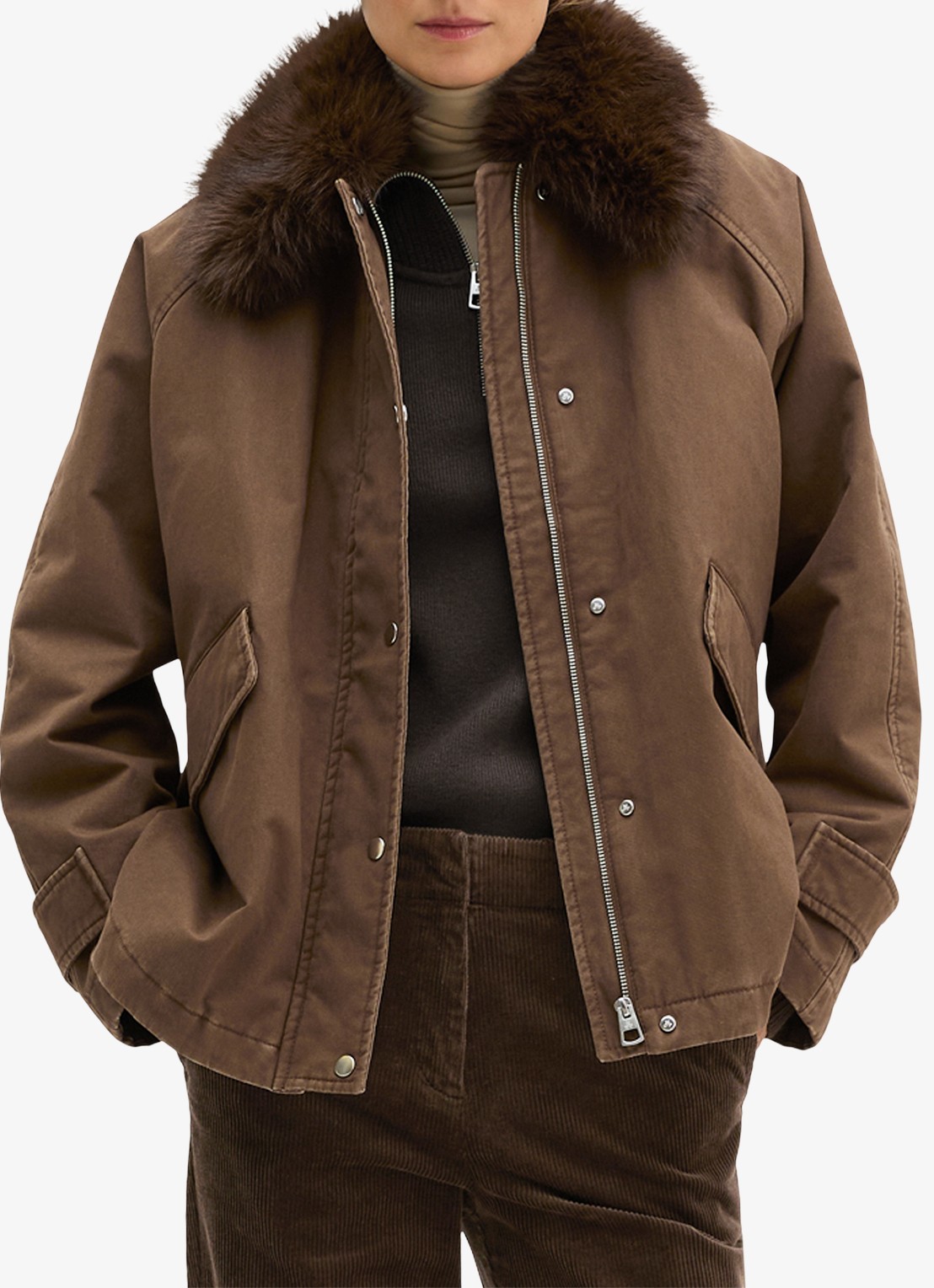 Marc O'Polo Jack met details van imitatiebont en klepzakken - detail dark walnut / bruin