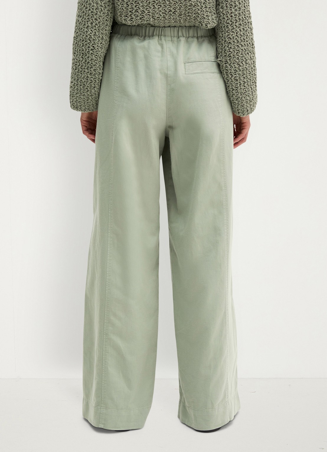 Marc O'Polo Loose fit joggingsbroek in lyocell blend - achterkant 3 lindegroen