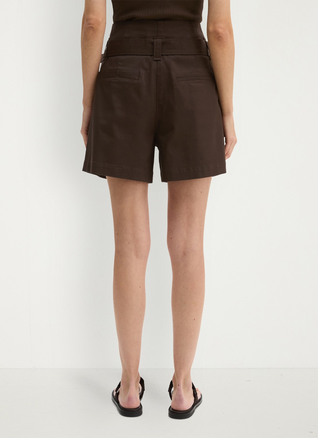Marc O'Polo Loose fit korte broek in lyocell blend met ceintuur - achterkant 3 donkerbruin