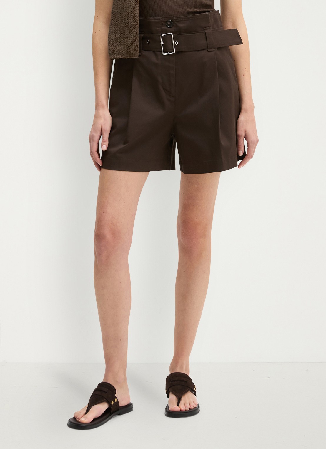 Marc O'Polo Loose fit korte broek in lyocell blend met ceintuur - detail 4 donkerbruin