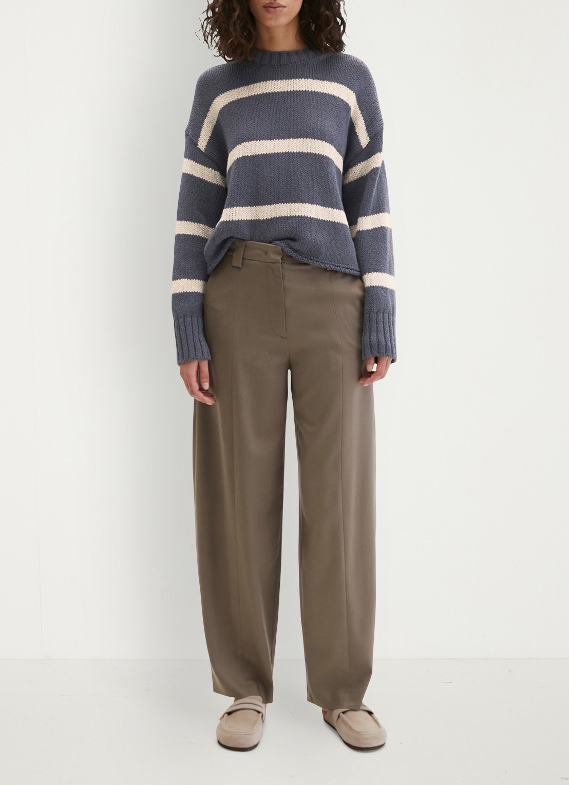 Marc O'Polo Loose fit pantalon met steekzakken - voorkant 2 bruin