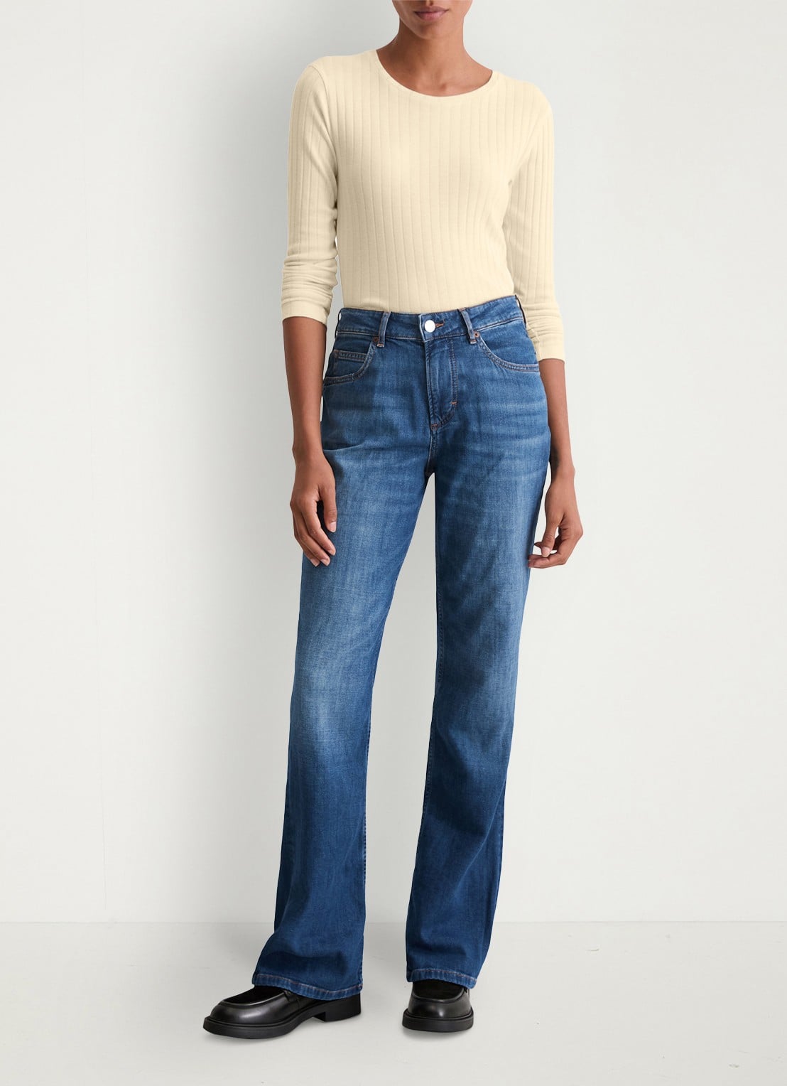 Marc O'Polo Mid waist flared jeans met medium wassing - voorkant 5 denim