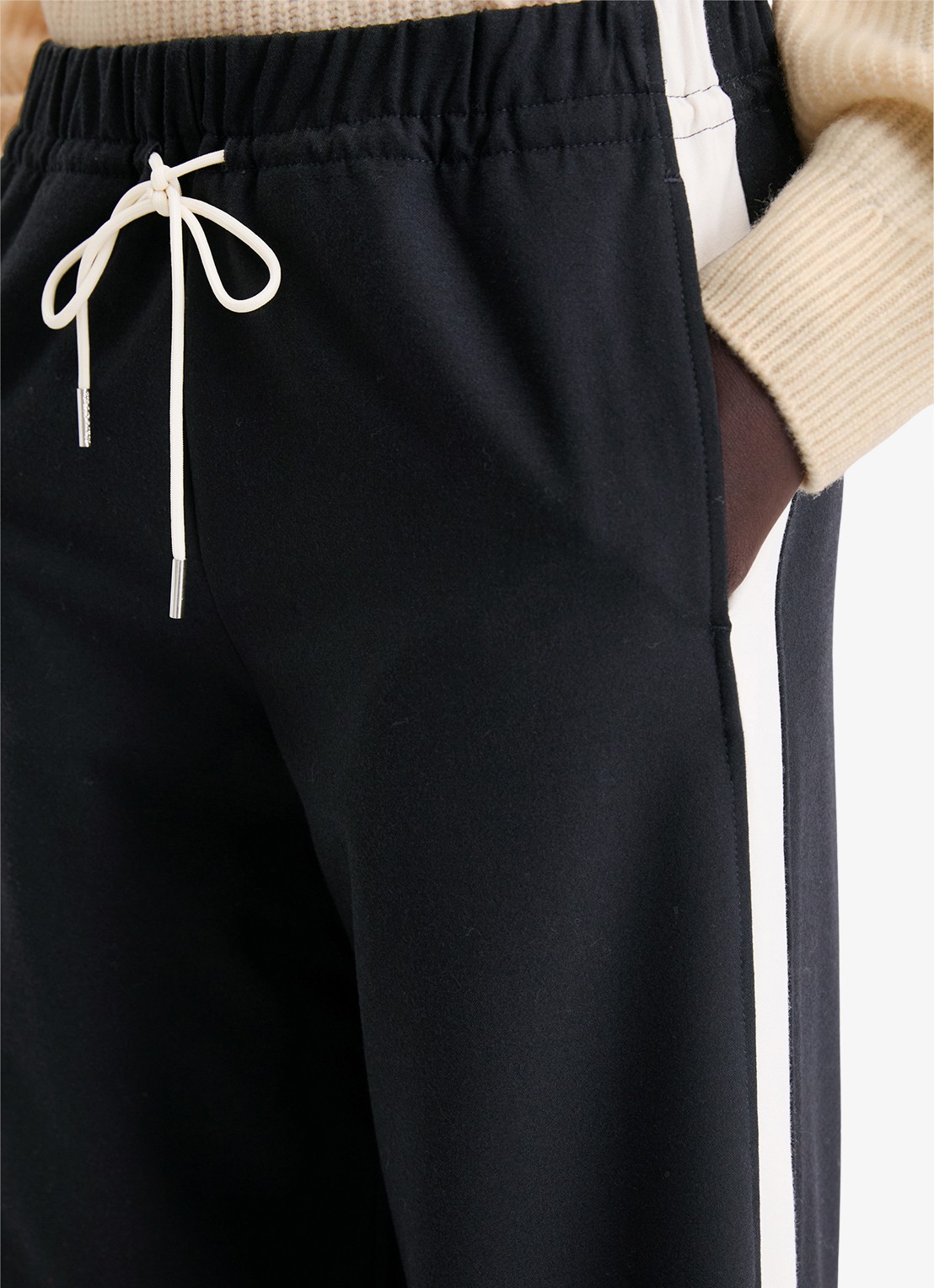 Marc O'Polo Mid waist wide fit trackpants met streep detail - detail 5 donkerblauw