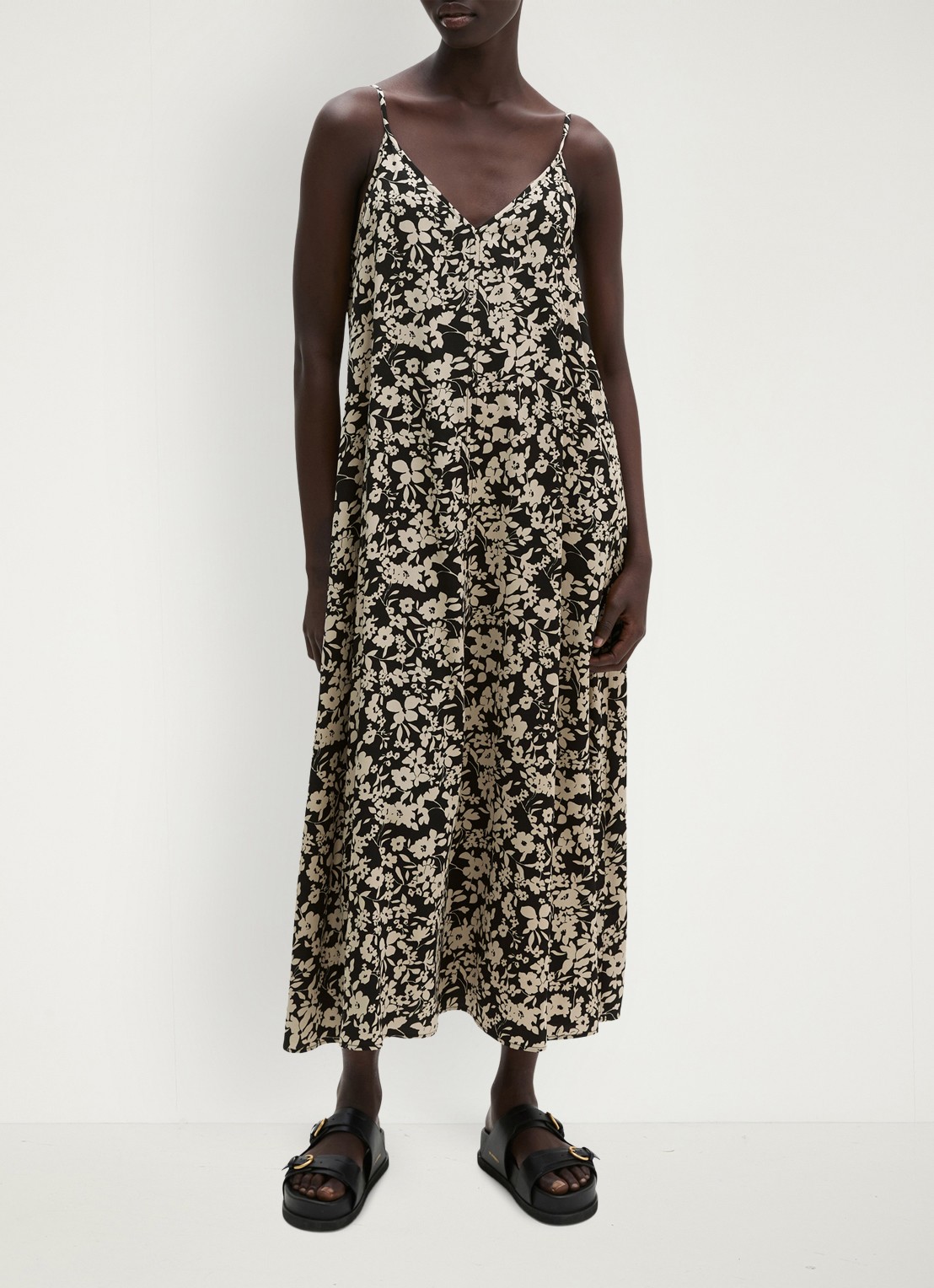 Marc O'Polo Midi jurk met V-hals en bloemenprint - voorkant 5 black multi 03 / zwart