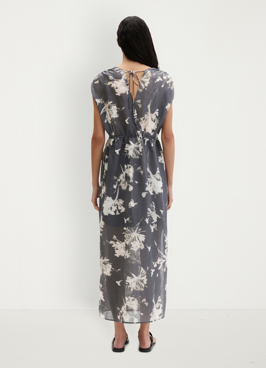 Marc O'Polo Midi jurk met V-hals - achterkant 3 dark grey_multi_03-0534 / grijs