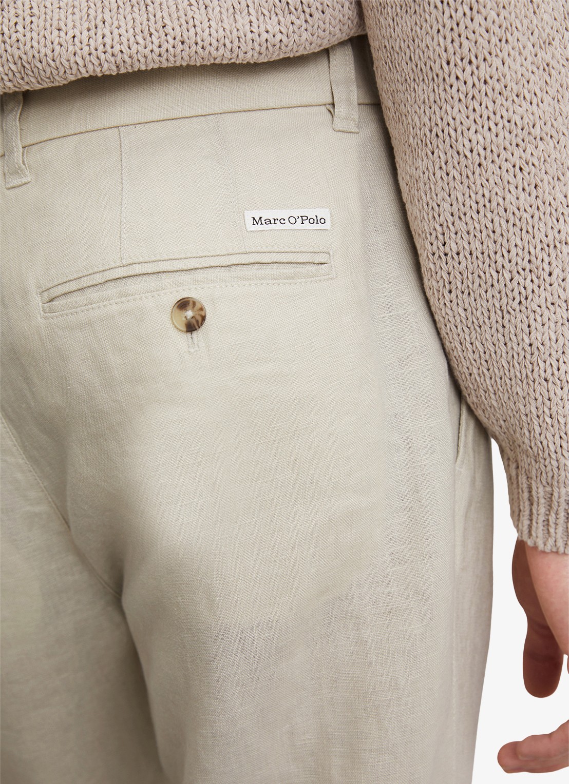Marc O'Polo Osby tapered fit chino van linnen met plooidetail - detail 2 beige