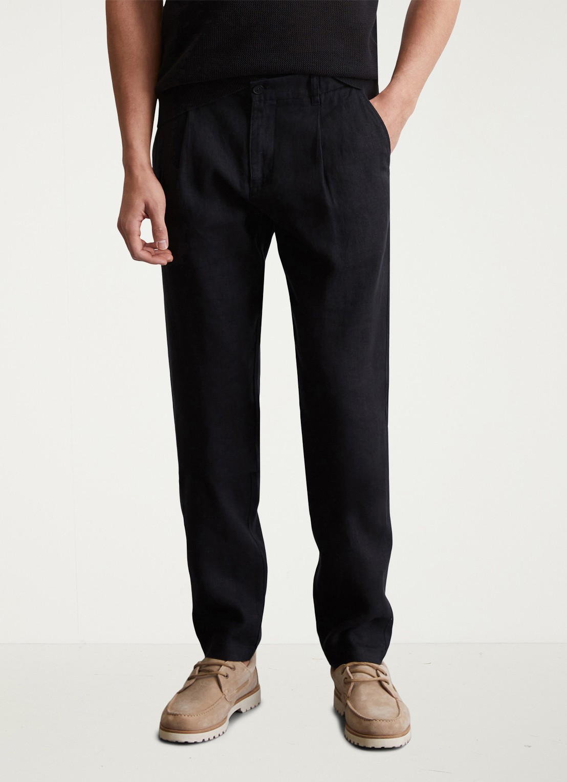 Marc O'Polo Osby tapered fit chino van linnen met plooidetail - detail zwart