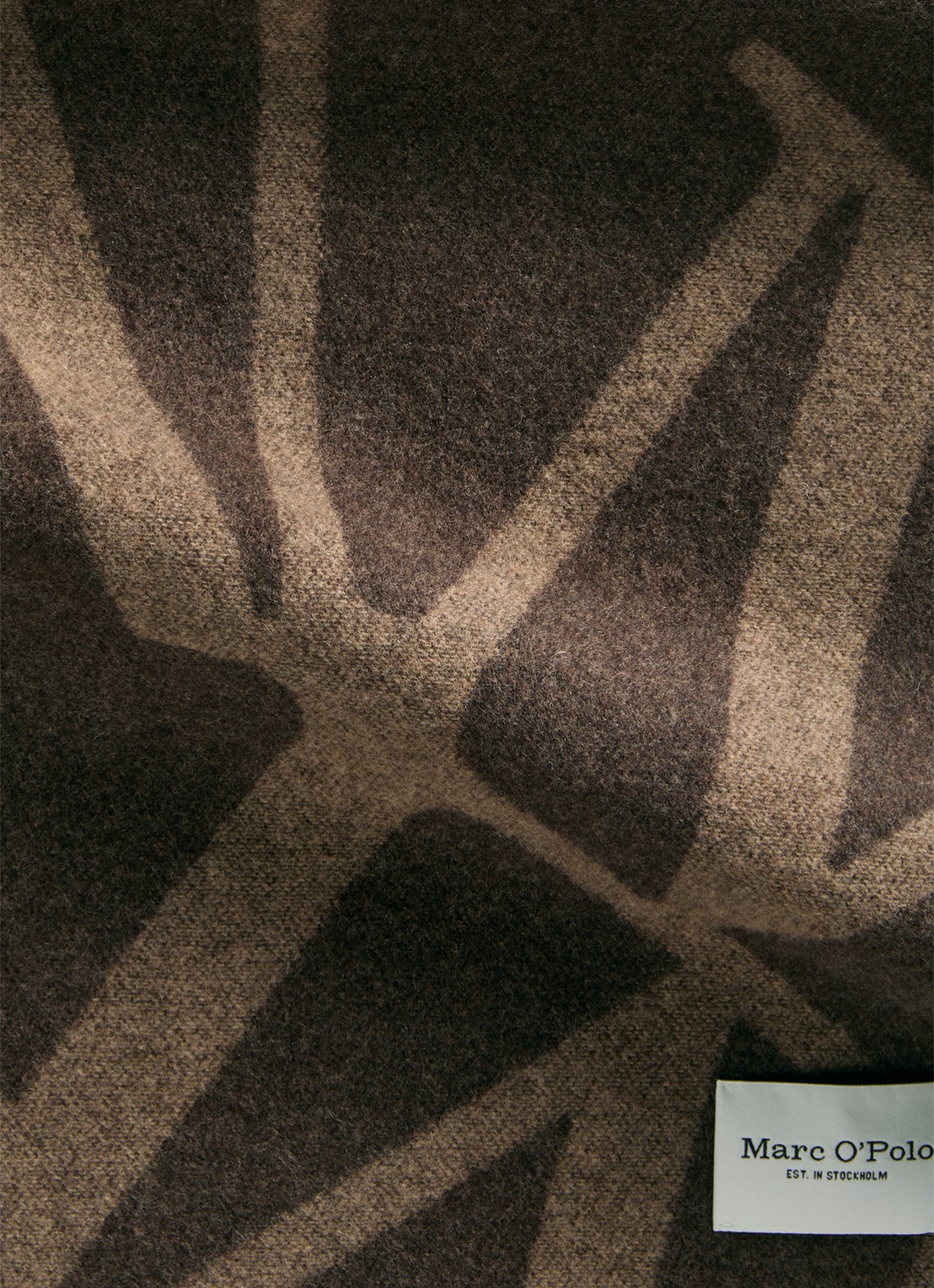 Marc O'Polo Sjaal met logoprint - detail 2 donkerbruin