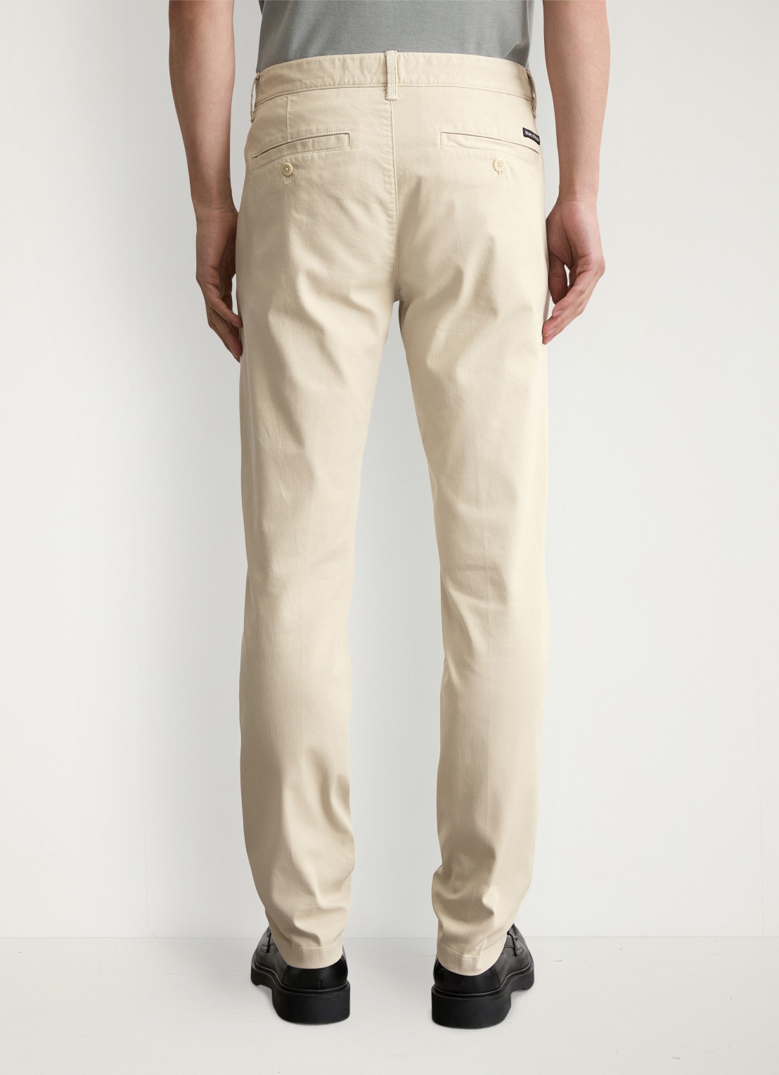 Marc O'Polo Stig shaped fit chino met stretch - achterkant 5 lichtgrijs