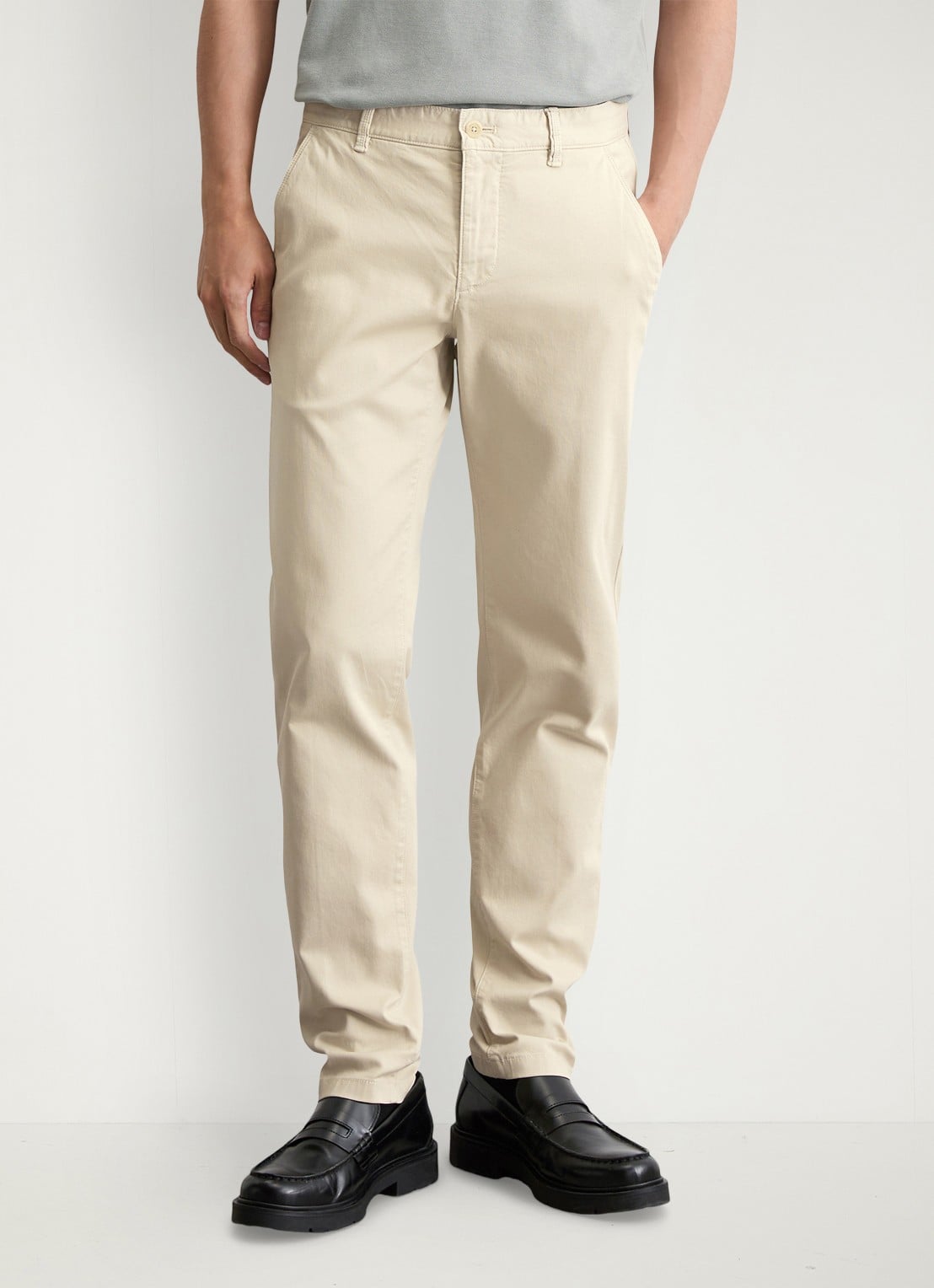 Marc O'Polo Stig shaped fit chino met stretch - detail 3 lichtgrijs