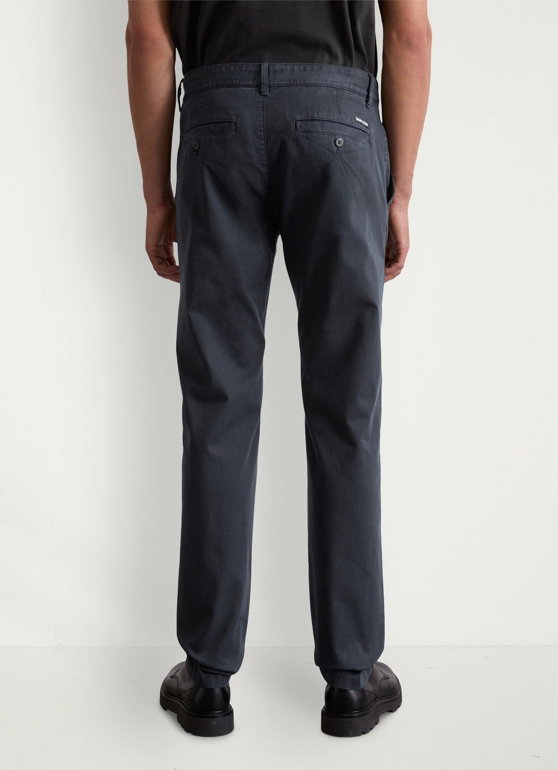Marc O'Polo Stig shaped fit chino met stretch - achterkant 3 donkerblauw
