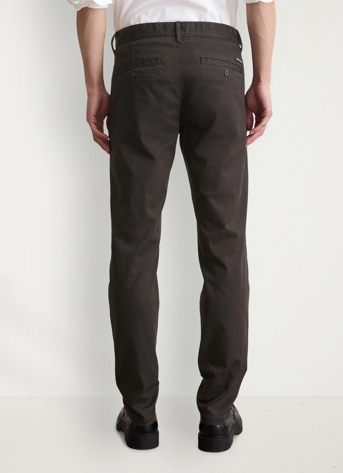 Marc O'Polo Stig shaped fit chino met stretch - achterkant 5 donkergrijs