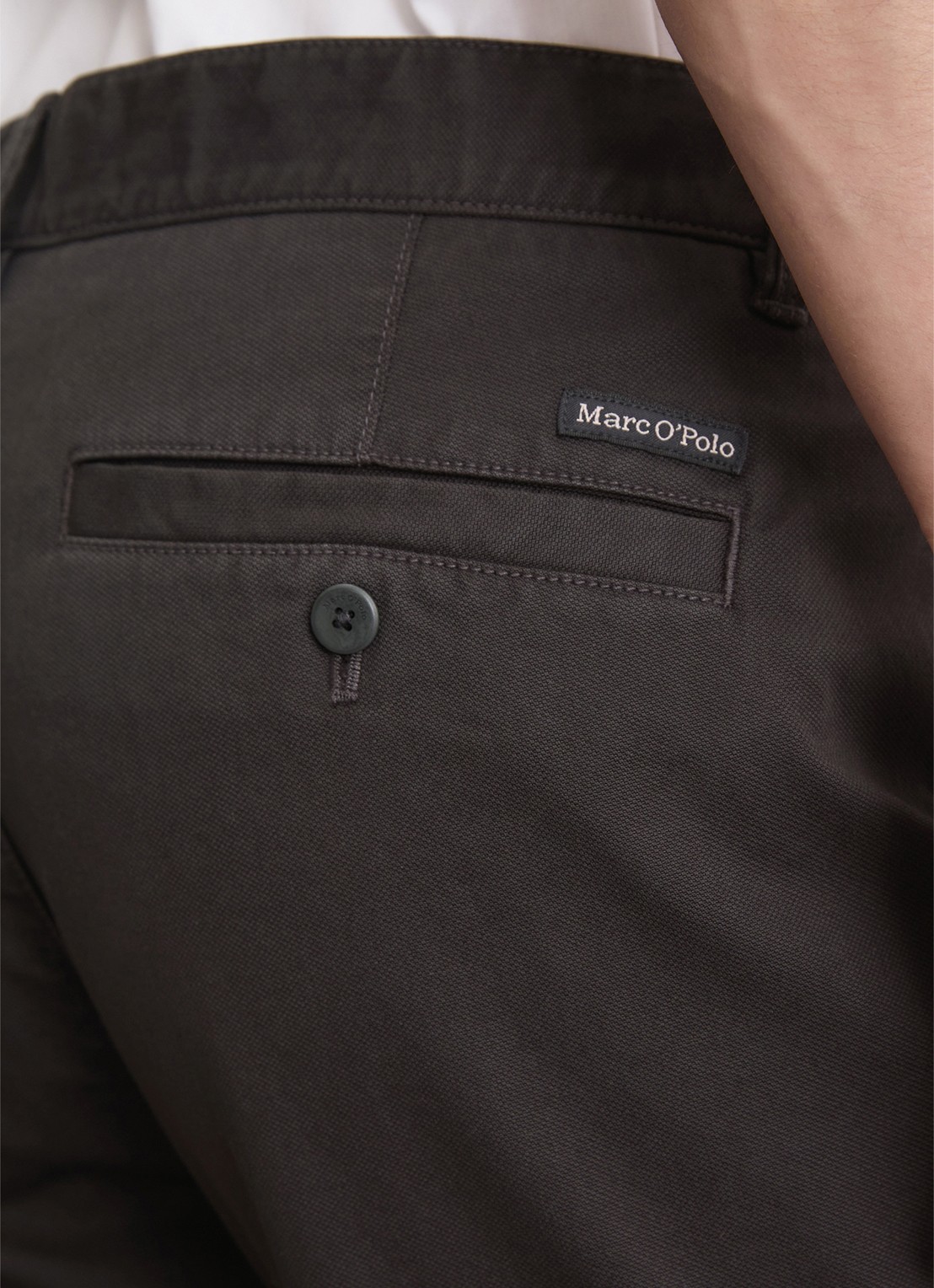 Marc O'Polo Stig shaped fit chino met stretch - detail 4 donkergrijs
