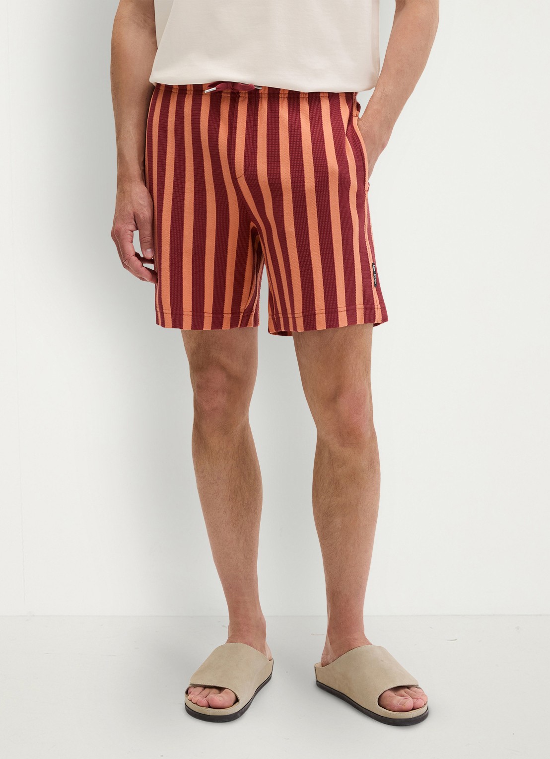 Marc O'Polo Straight fit korte broek met streepprint - detail 4 dark red 01-7026 / rood