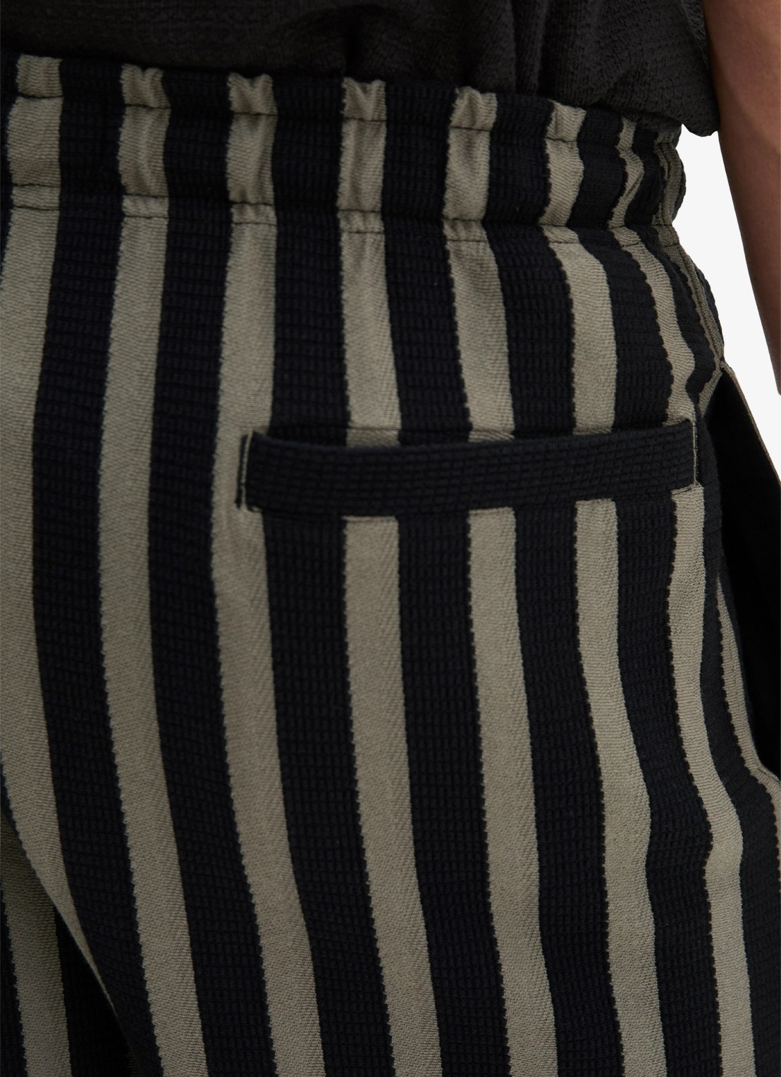 Marc O'Polo Straight fit korte broek met streepprint - detail 5 black 01-0093 / zwart