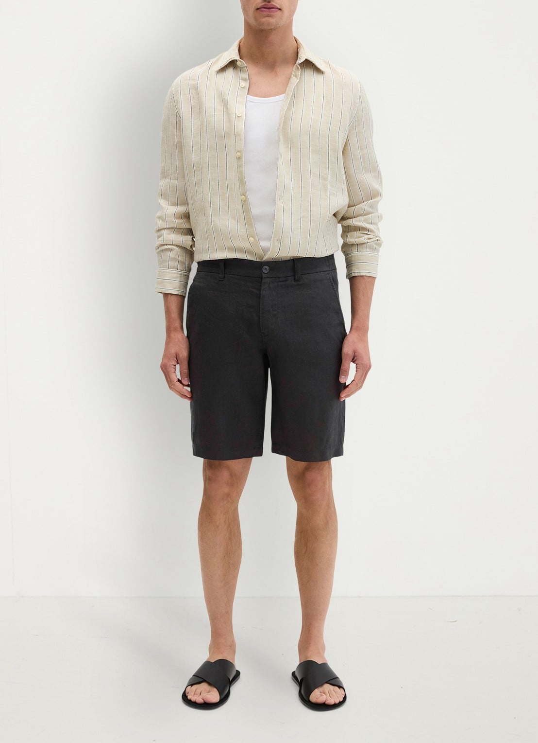 Marc O'Polo Straight fit korte broek van linnen - voorkant 5 black-0001 / zwart