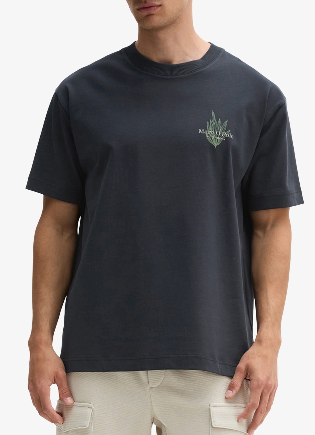 Marc O'Polo T-shirt met logo- en backprint - detail donkerblauw