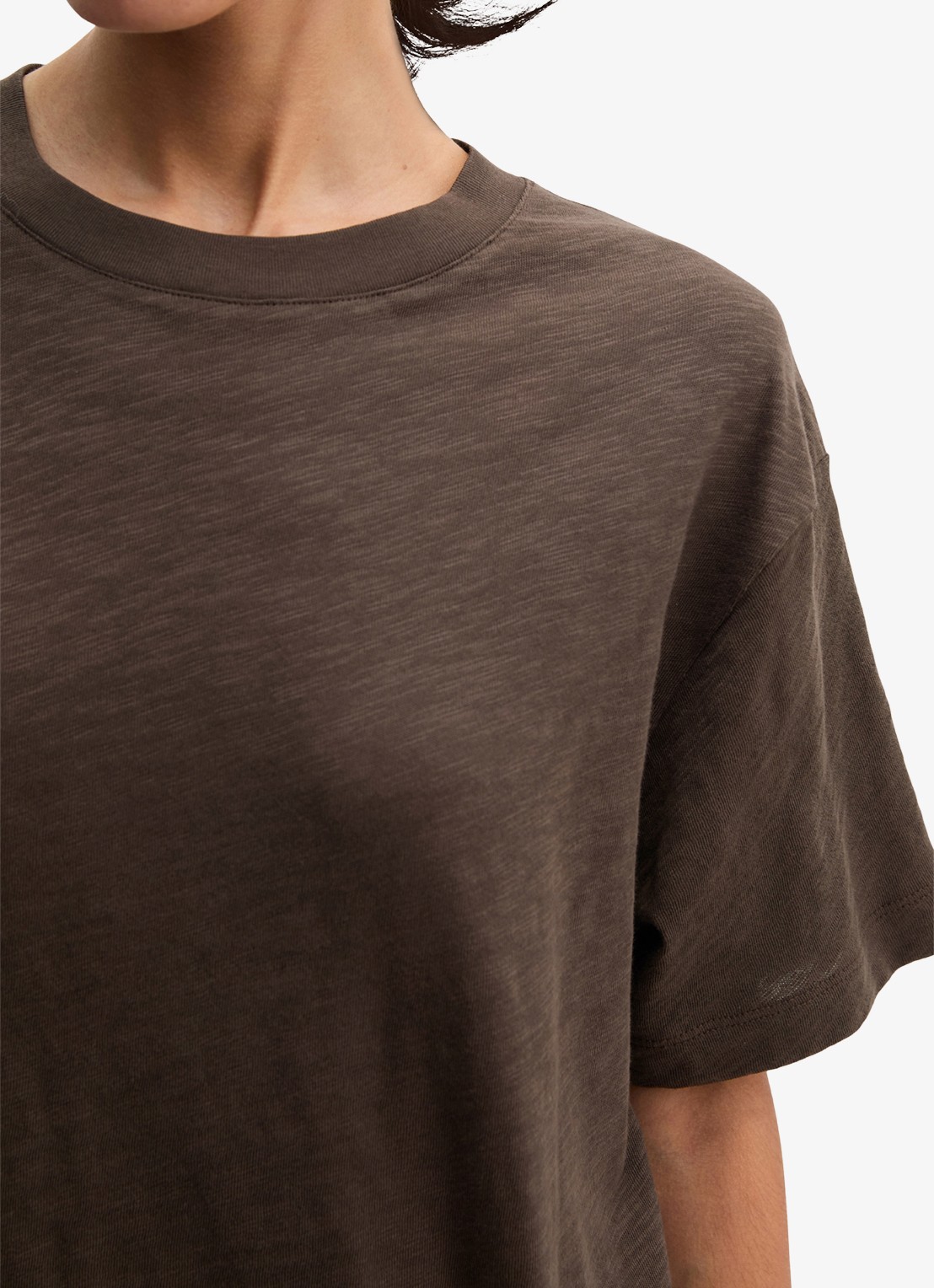 Marc O'Polo T-shirt met ronde hals - detail 4 donkerbruin