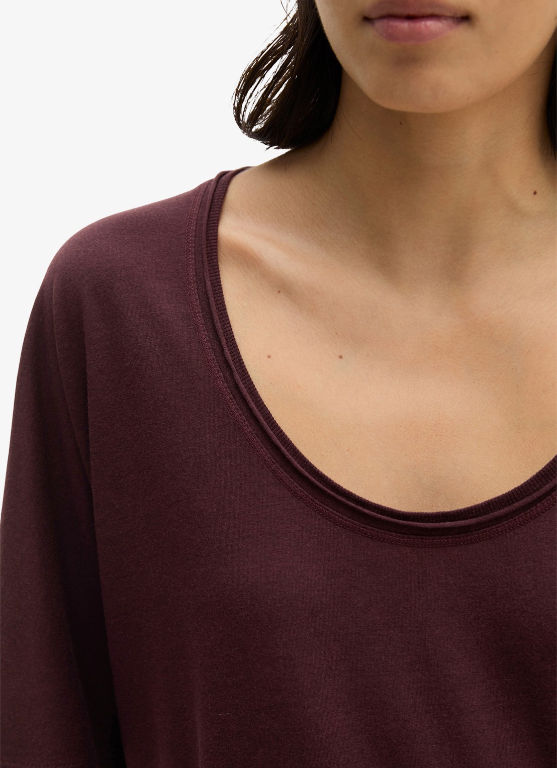 Marc O'Polo T-shirt met ronde hals - detail 2 kersenrood