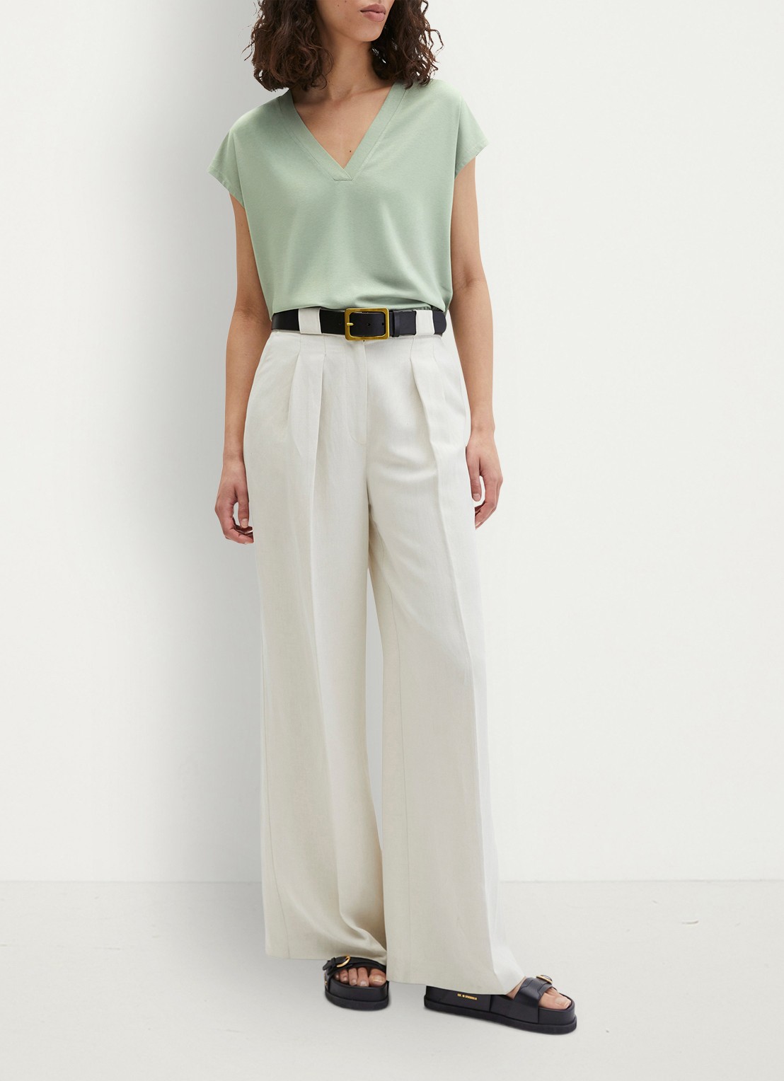 Marc O'Polo T-shirt met V-hals - voorkant 2 lindegroen