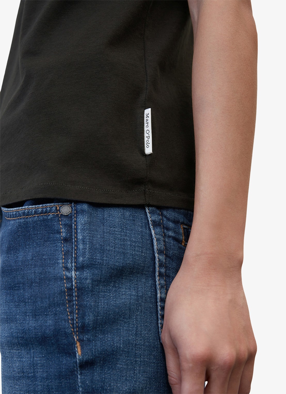 Marc O'Polo T-shirt van katoen - detail 3 zwart