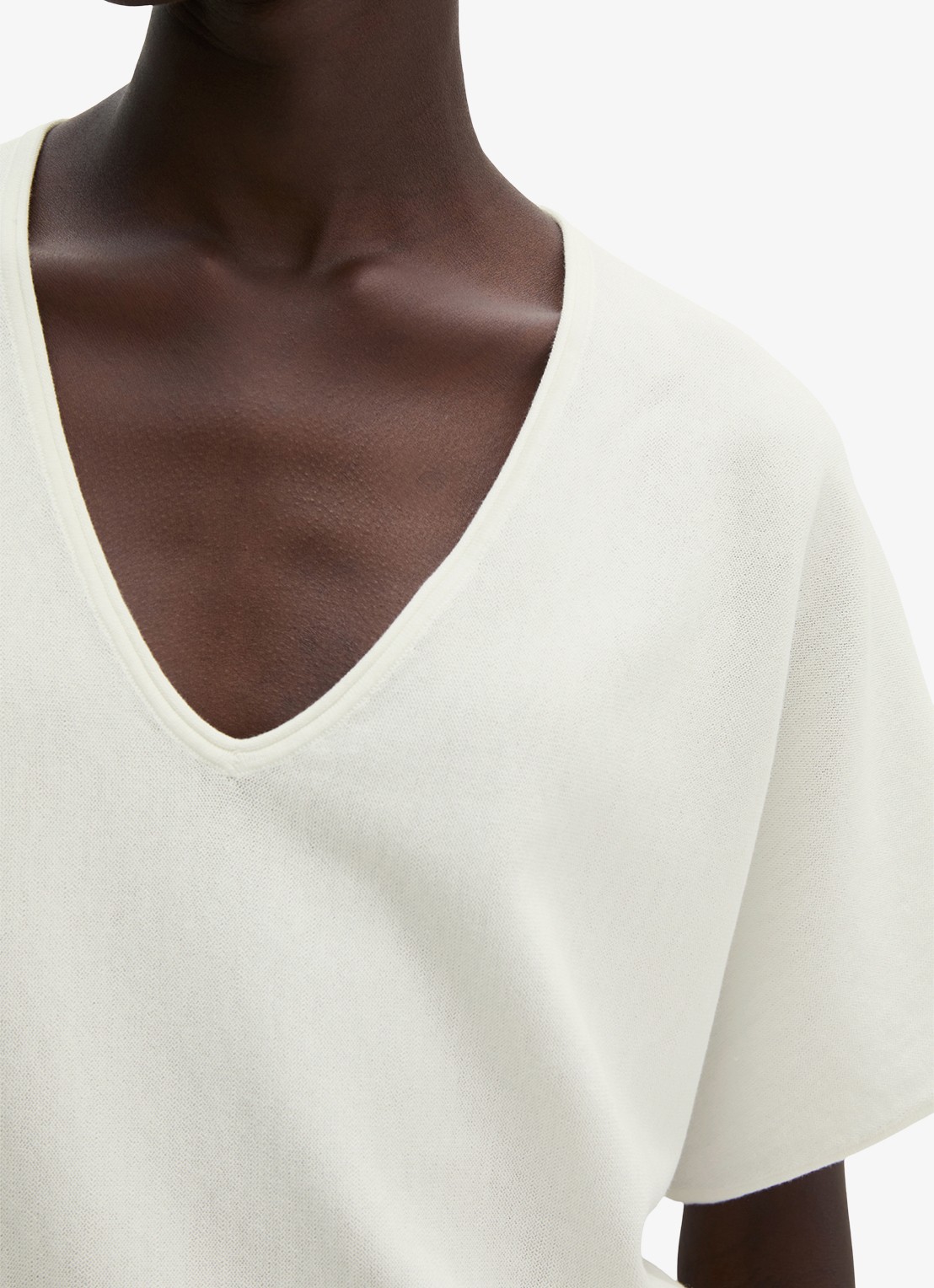 Marc O'Polo Trui met V-hals - detail 2 white cotton / wit