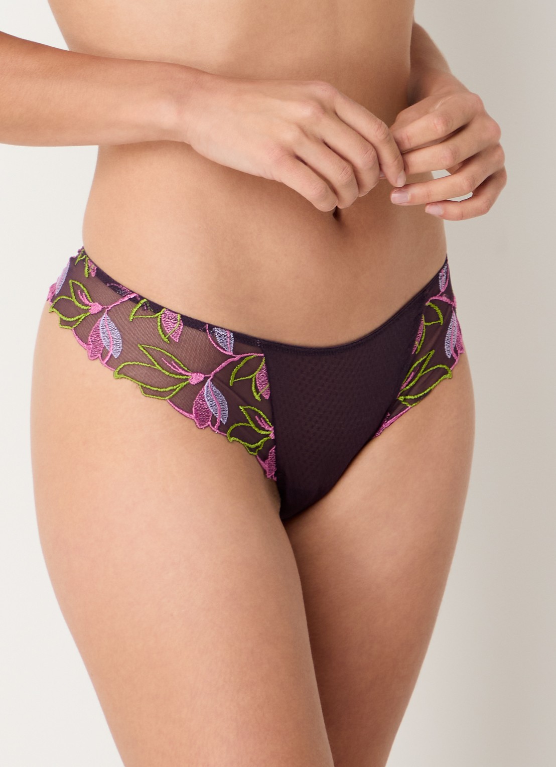 Marie Jo Loish string met borduring - detail paars