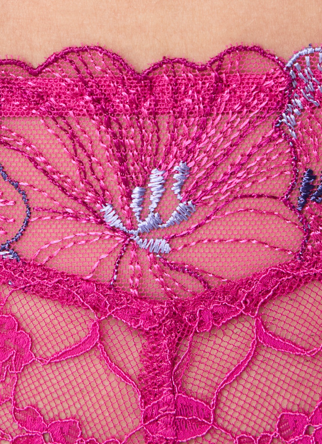 Marie Jo Noemy tanga met kant - detail 4 donkerroze