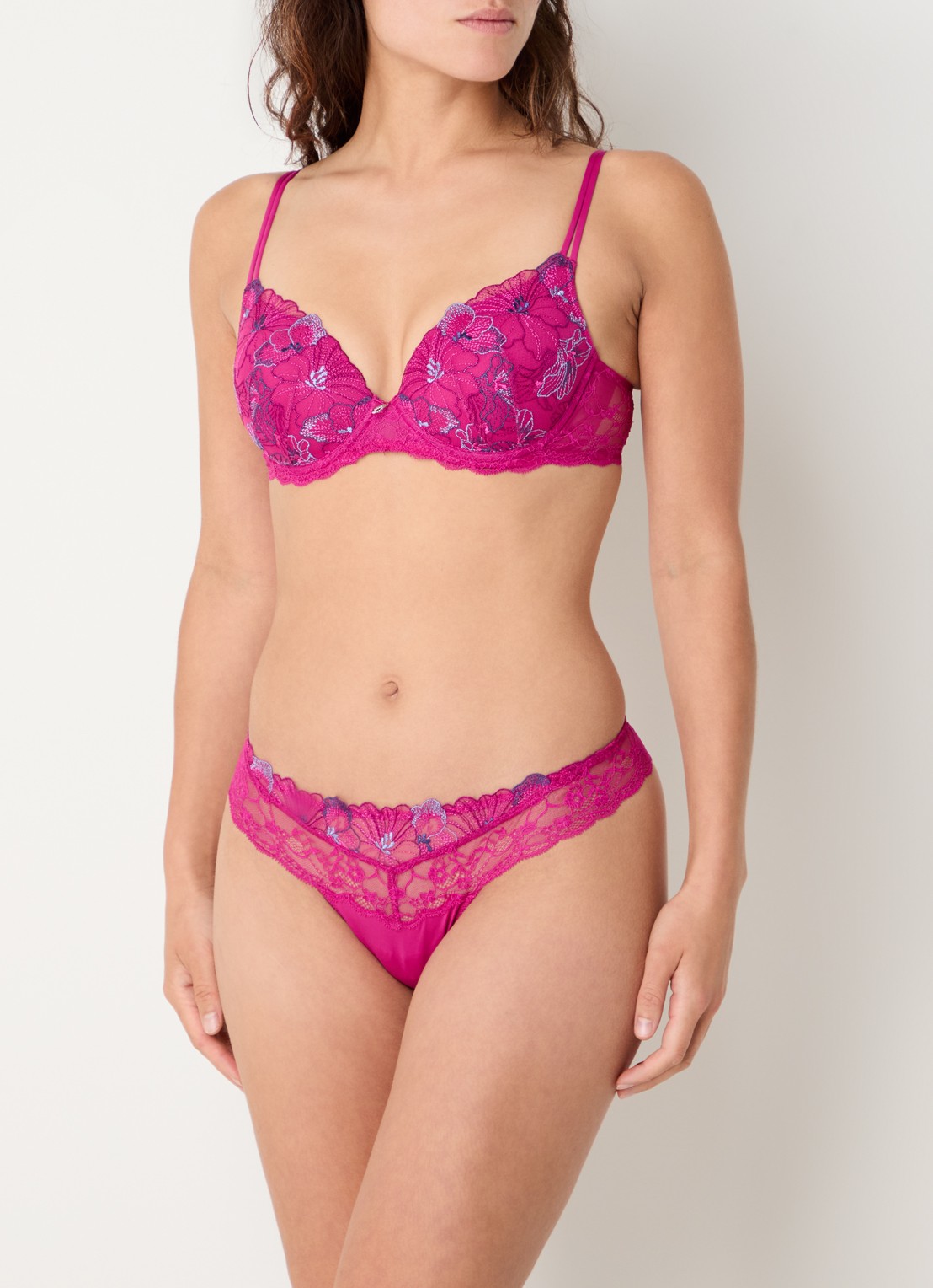 Marie Jo Noemy tanga met kant - voorkant 2 donkerroze