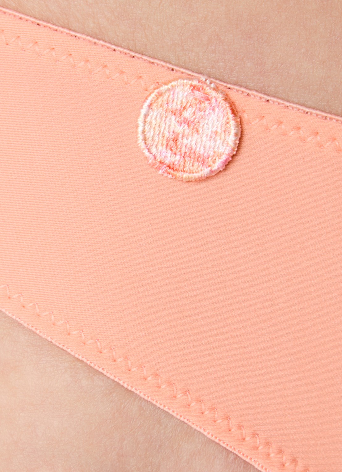 Marie Jo Tom string met borduring - detail 2 abrikoos