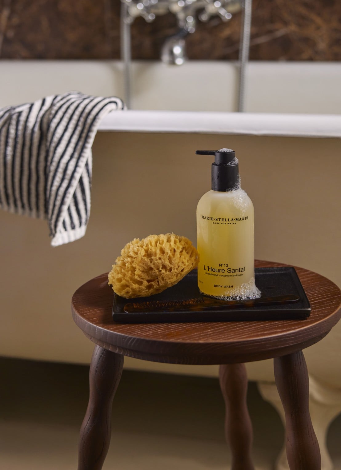 Marie-Stella-Maris L'Heure Santal bodywash 300 ml - voorkant 2 transparant