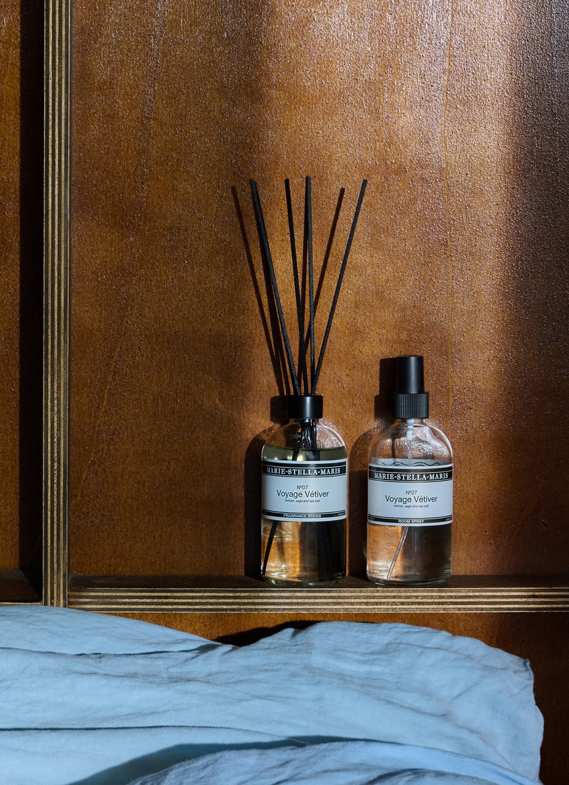 Marie-Stella-Maris No.07 Voyage Vétiver huisparfum 250 ml - voorkant 3 wit