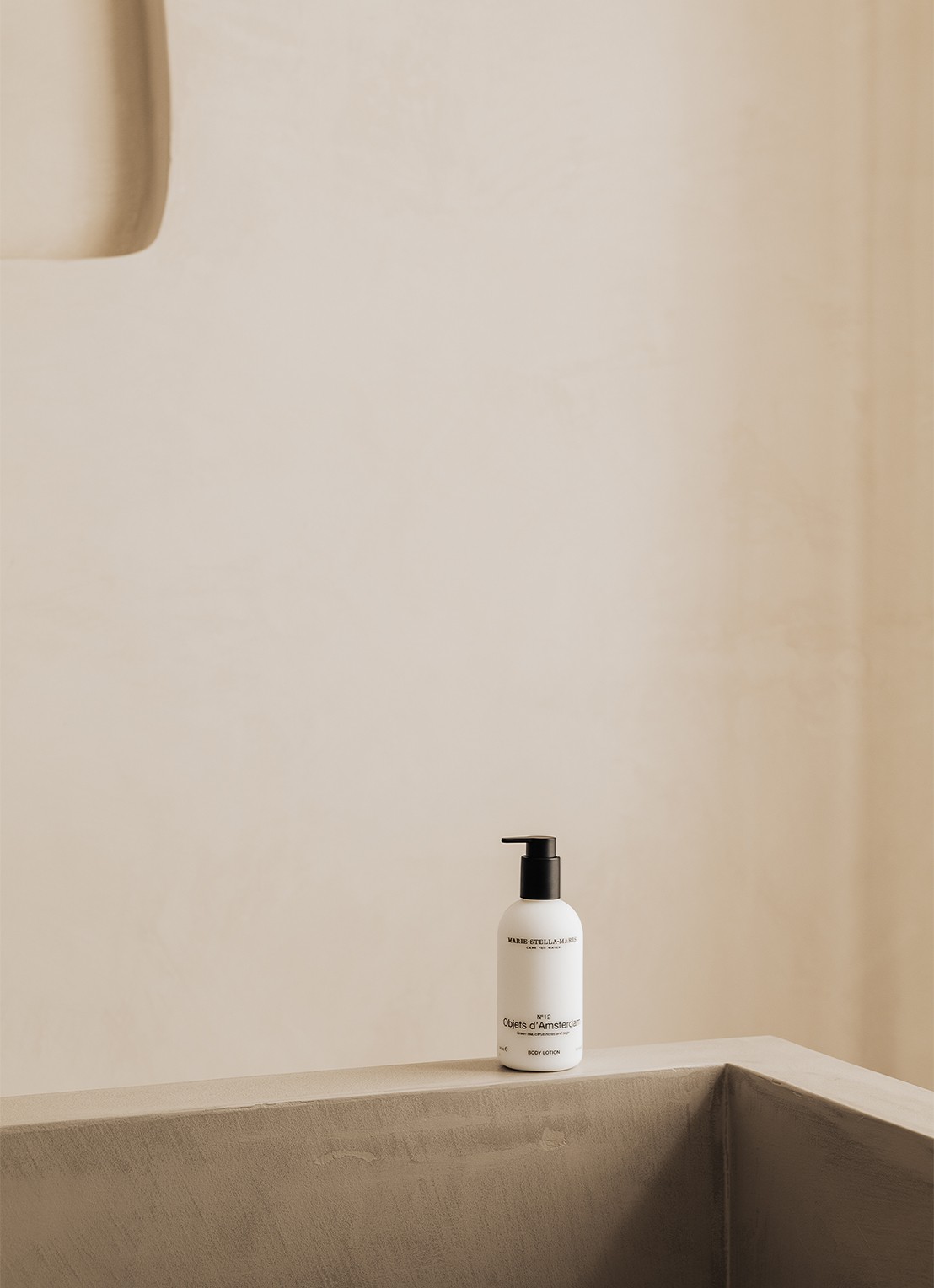 Marie-Stella-Maris No.12 Objets d'Amsterdam bodylotion  - voorkant 2 ivoor