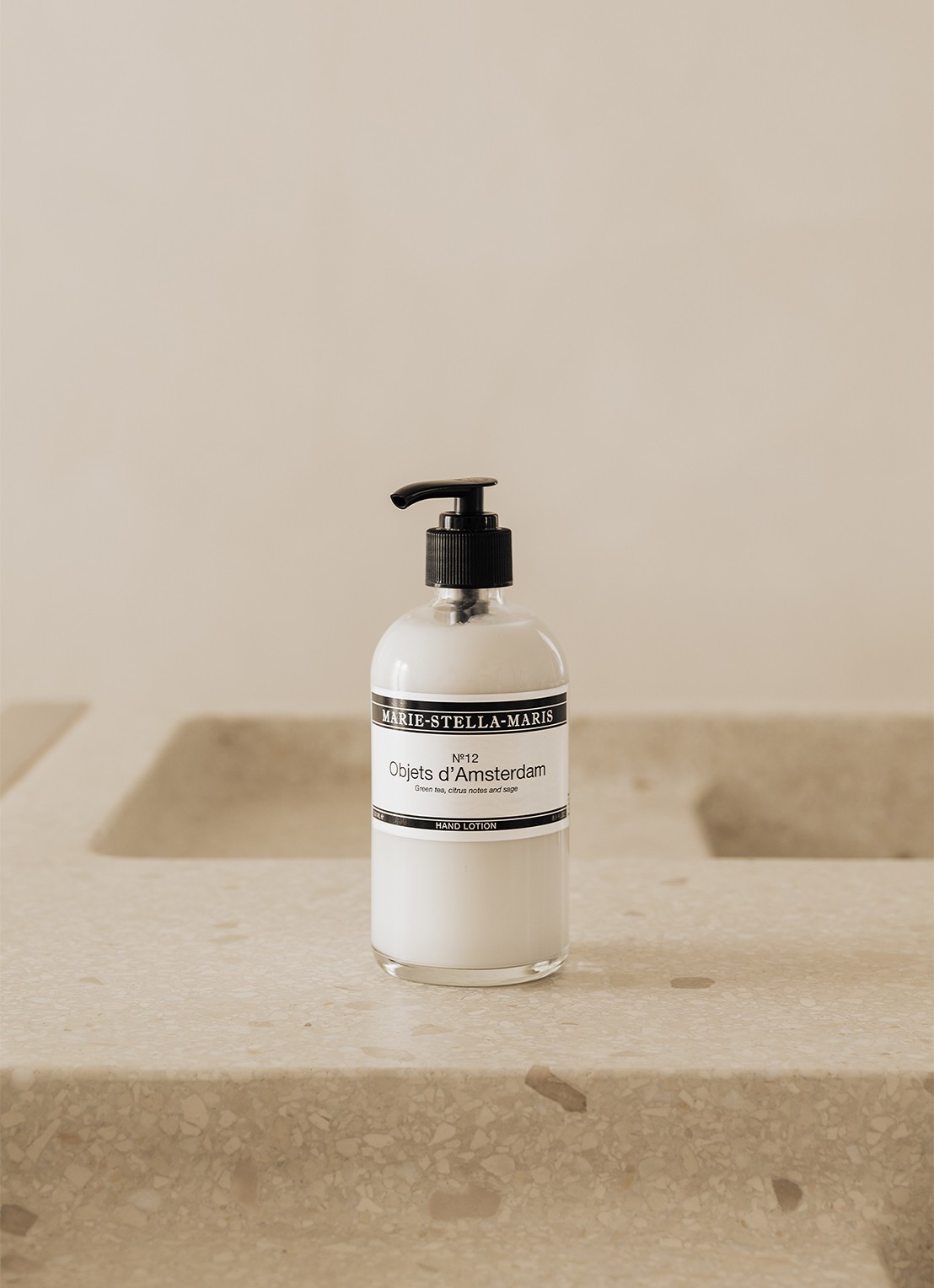 Marie-Stella-Maris No.12 Objets d' Amsterdam handlotion 250 ml - voorkant 2 wit